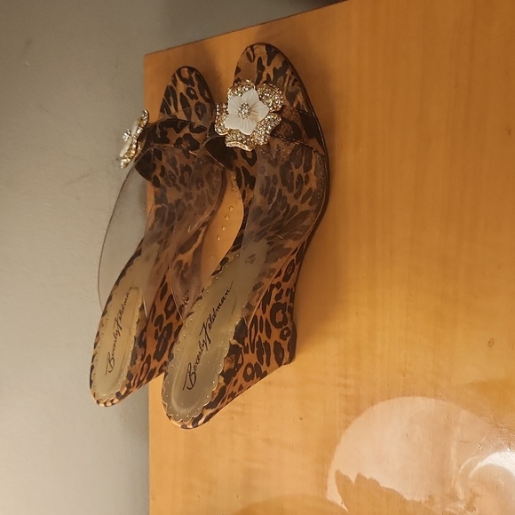 BEVERLY FELDMAN SANDALS SIZE 8 - Picture 5 of 8